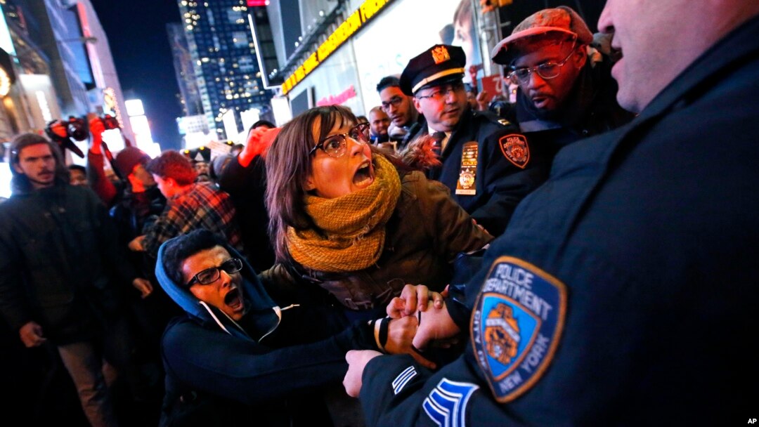Police arrests protesters rallying against a grand jury's decision not to indict the police officer involved in the death of Eric Garner attempted to block traffic at the intersection of 42nd Street and Seventh Avenue near Times Square, Thursday, Dec. 4, 2014, in New York. (AP Photo/Jason DeCrow)