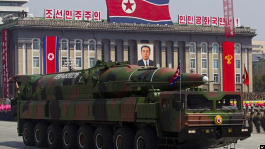 북한이 김일성 주석 100회 생일 기념 군사퍼레이드에서 공개한 장거리 탄도미사일. (자료사진)
