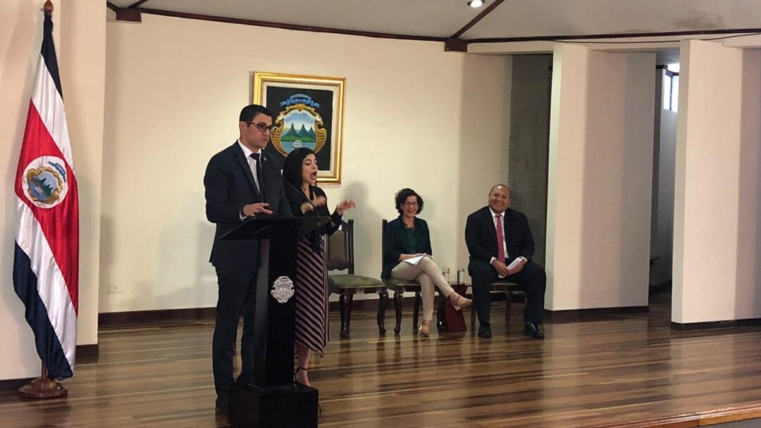 El ministro de Salud de Costa Rica, Daniel Salas, pidió contemplar estas instrucciones a la hora de sostener convivios y demás celebraciones religiosas.