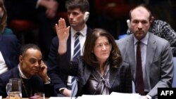 Заместитель посла США в ООН Дороти Ши голосует во время заседания Совета Безопасности ООН по резолюции США по Украине в третью годовщину вторжения России. Нью-Йорк, 24 февраля 2025 года.