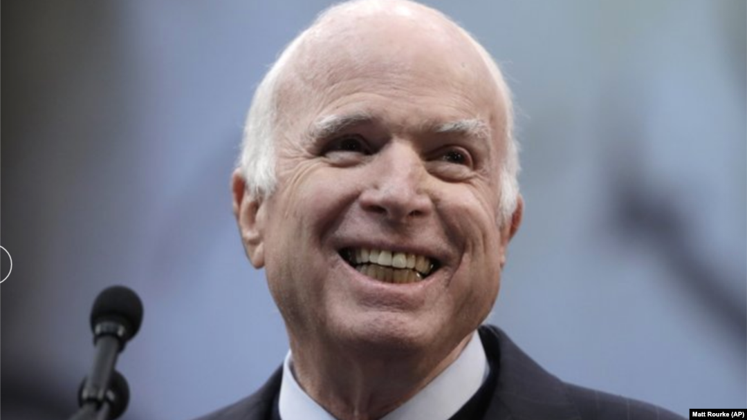 Senador John McCain anunció que apoyará el plan de reforma impositiva republicano.