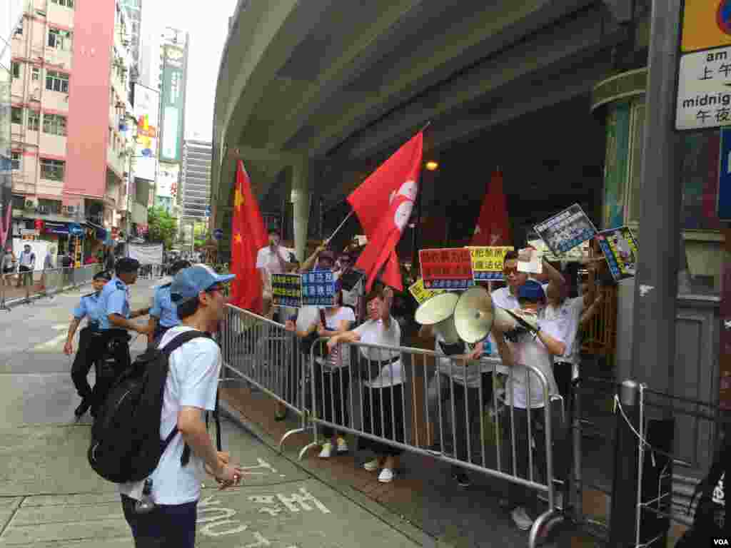 数万港人参加七一大游行誓言守护香港（美国之音海彦拍摄）