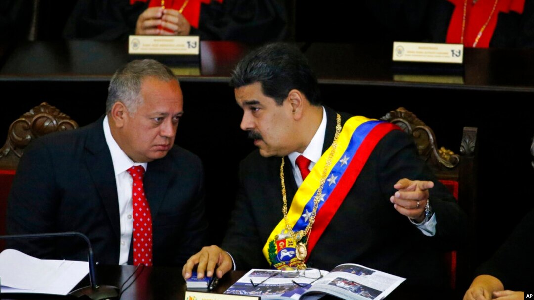 El secretario de Estado de EE.UU., Mike Pompeo, presentó una nueva propuesta al gobierno en disputa de Venezuela, que entre otras cosas promete la suspensión “total” de las sanciones si se cumplen ciertas condiciones incluida la instalación de un gobierno de emergencia nacional.