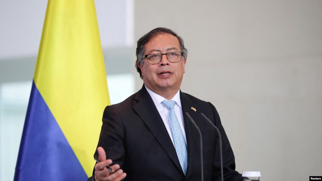 ARCHIVO - El presidente colombiano Gustavo Petro habla durante una conferencia de prensa en Berlín, Alemania, el 16 de junio de 2023.