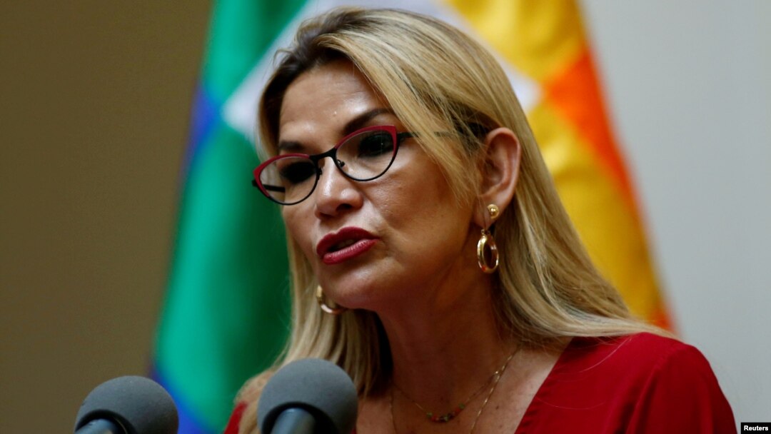 Jeanine Áñez, presidente interina de Bolivia, firmó un decreto para extender la cuarentena por el coronavirus el 25 de marzo de 2020.