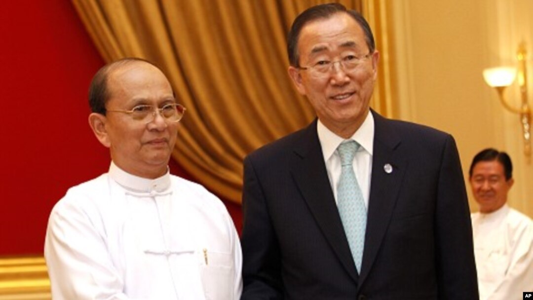 Burma's President Thein Sein (L) and United Nations Secretary General Ban Ki-moon shake hands before their meeting at the Presidential Palace in Naypyitaw, April 30, 2012.