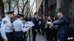 Përfaqësues të medias para Gjykatës së Manhatanit, Nju Jork, 15 prill, 2024