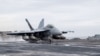 미한일 3자 연합훈련인 프리덤 에지 훈련 중 F/A-18F 슈퍼호넷이 니미츠급 항공모함 USS 시어도어 루즈벨트(CVN 71)의 비행 갑판에서 발사되고 있다. (자료화면)