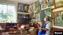 Mostly French tourists are visiting Monet's house this summer. (Photo: Lisa Bryant/VOA)