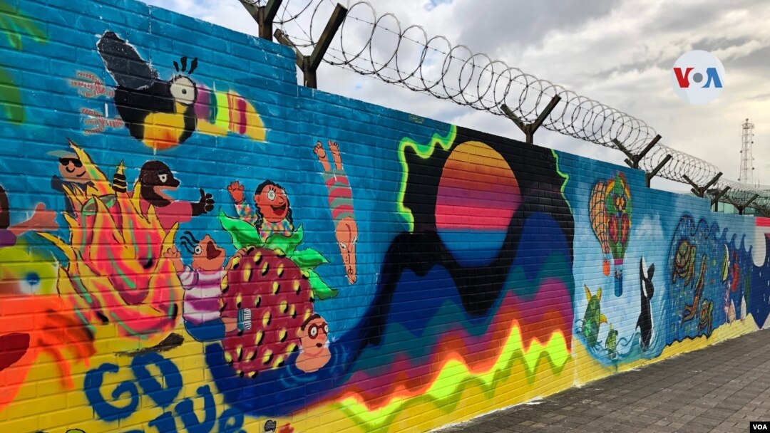 Mural en Guatemala, creado en homenaje a los niños que padecen el impacto de recientes huracanes. [Foto: Eugenia Sagastume, VOA]