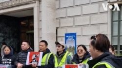 王毅訪英期間異議人士在中國大使館前抗議