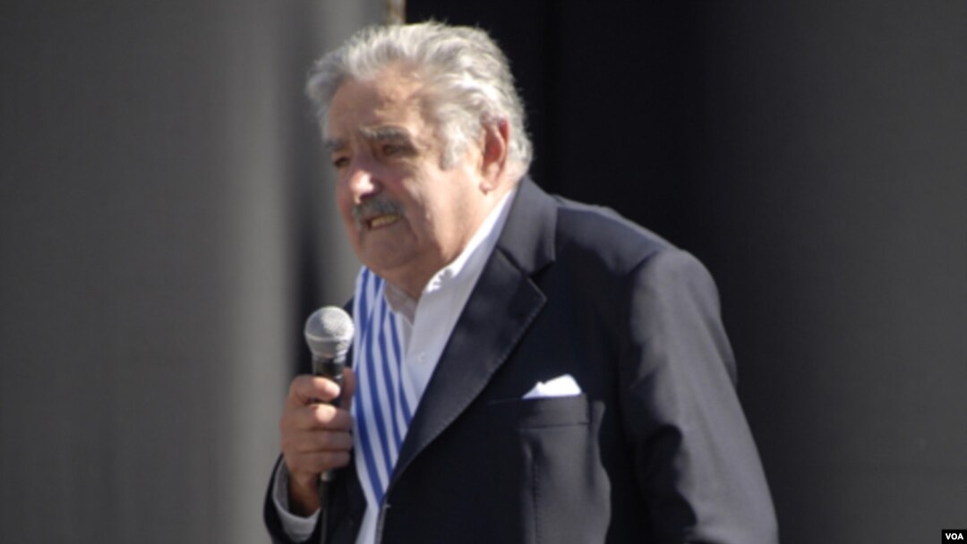 Hoy el presidente Mujica, a un año de gestión, mantiene una alta popularidad que supera el 50% según encuestas privadas.