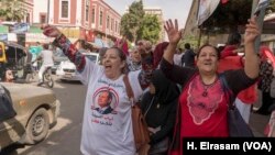 Supporters of President Abdel Fattah al-Sissi try to drum up support in a last-minute bid to draw voters to the polls, March 27, 2018. 