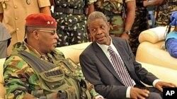 Guinea's acting President General Sekouba Konate, left, speaks with Prime Minister of the transitional government Jean Marie Dore during the inauguration ceremony of Camp Boiro in Conakry, 26 Jun 2010 (file photo)