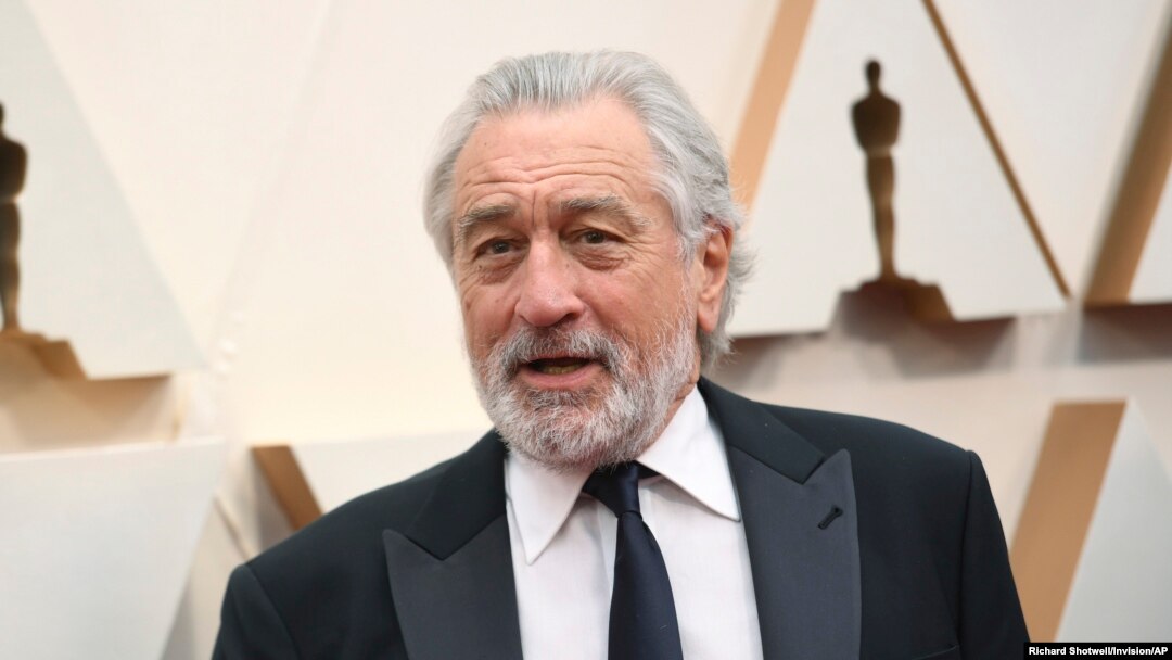 ARCHIVO - Robert De Niro llega a los Oscar el domingo 9 de febrero de 2020 en el Dolby Theatre de Los Ángeles. (Foto de Richard Shotwell/Invision/AP)