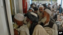روند ثبت نام مهاجرین افغان فاقد مدرک در پاکستان، در ۲۱ مرکز به پیش برده می‌شود