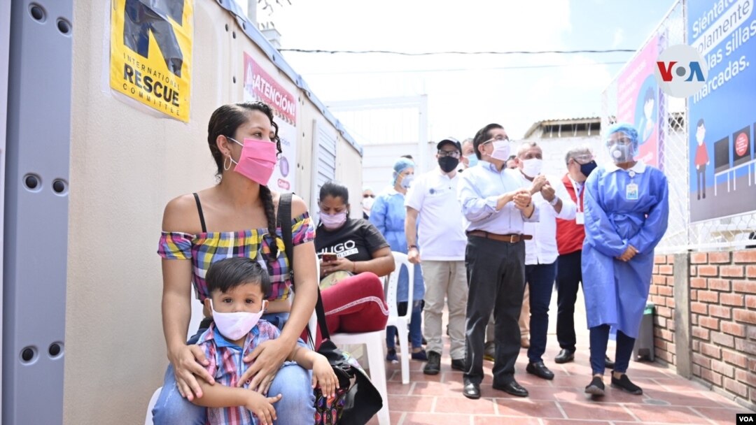 El Ministro colombiano Fernando Ruiz evalúa la situación en la frontera con Venezuela, el jueves 11 de junio de 2020.