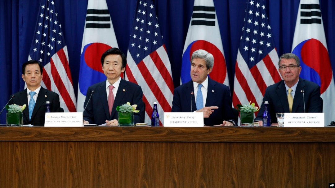 19일 2+2회의에 참석 중인 한국의 한민구 국방장관(왼쪽부터), 윤병세 외교장관, 존 케리 국무장관, 애슈턴 카터 국방장관.