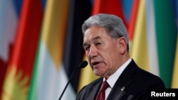 资料图片：2019年3月22日，新西兰外交部长温斯顿·彼得斯(Winston Peters)在土耳其伊斯坦布尔出席伊斯兰合作组织(OIC)紧急会议后在新闻发布会上发言。（路透社）