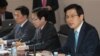 황교안 한국 국무총리(오른쪽)가 2일 서울 한국인터넷진흥원 인터넷침해대응센터에서 열린 사이버테러 대응현황 보고 및 토론회에서 모두발언을 하고 있다.