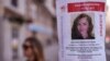 Pamflet sa likom Ana Marije Knežević Enao, nestale Amerikanke kolumbijskog porekla, na ulici u Madridu, 16. februara 2024. godine (Foto: AP/Manu Fernandez) 