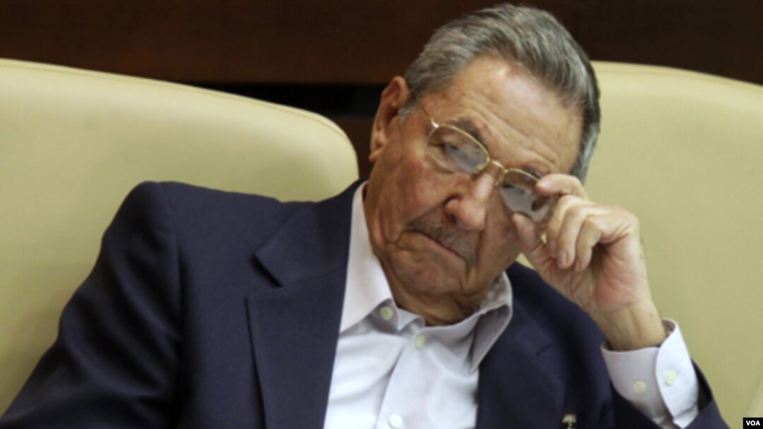 El presidente Raúl Castro dijo que busca actualizar el modelo socialista de la isla.