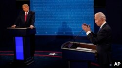 Donald Trump dhe Joe Biden gjatë debatit presidencial, Cleveland, Ohajo, 29 shtator 2020.