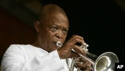 Hugh Masekela no Festival de Jazz de New Orleans (2006)