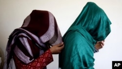 کمیسیون مستقل حقوق بشر در ده ماه سال مالی ۱۳۹۶ در سراسر افغانستان ۳۷۷۸ قضیه خشونت علیه زنان را به ثبت رسانیده است.