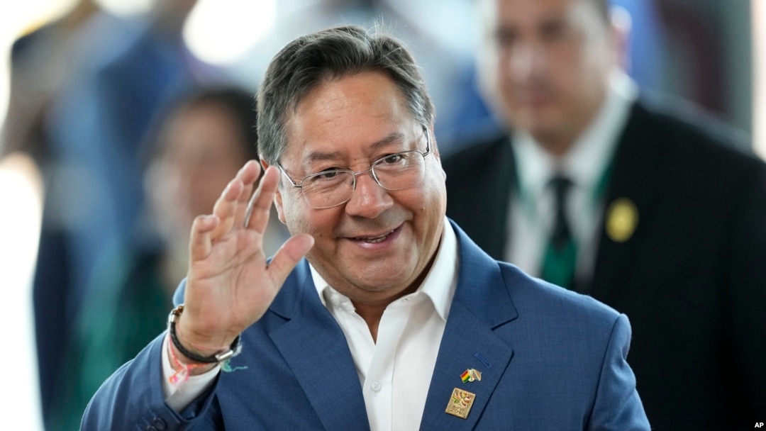 ARCHIVO - El presidente de Bolivia, Luis Arce, llega a la Cumbre del Amazonas en Belem, Brasil, el 8 de agosto de 2023. Arce cambió a cinco ministros el martes 5 de marzo de 2024.