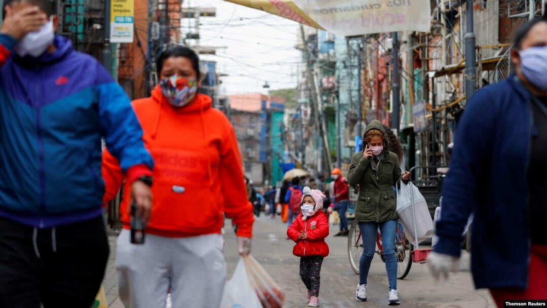 La pandemia de coronavirus en Argentina lleva a las autoridades a flexibilizar las medidas en el interior del país, pero no en Buenos Aires.