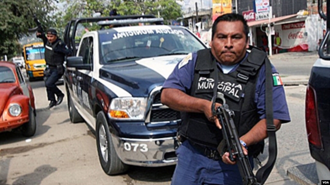 La violencia en México es tan grande que ahora envían policías y soldados a Colombia.