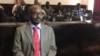 Rafael Marques no Tribunal de Luanda (Foto de Arquivo)