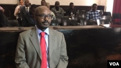Rafael Marques no Tribunal de Luanda (Foto de Arquivo)