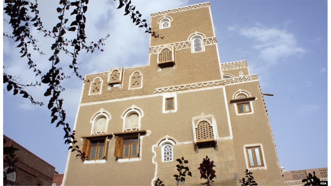 Building an Environmentally Sustainable Mudhouse in Yemen