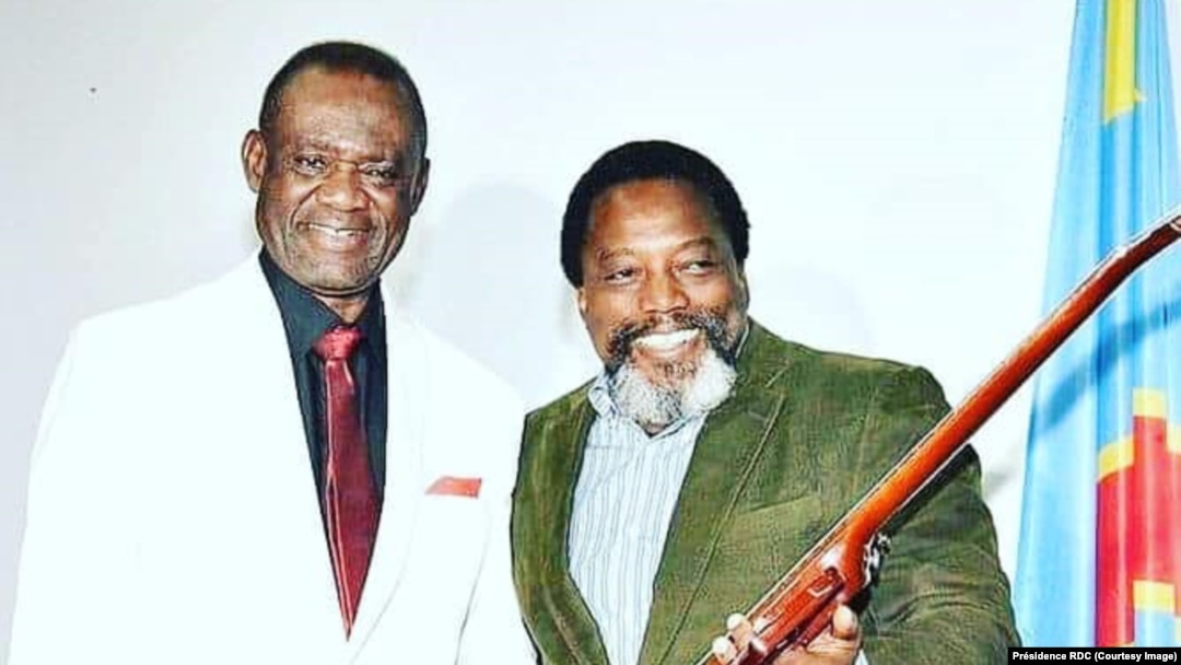 Alanga nzembo Simaro Lutmba na mokonzi ya mboka Joseph Kabila, na Palais de la nation, Kinshasa, 2018. (Présidence RDC)