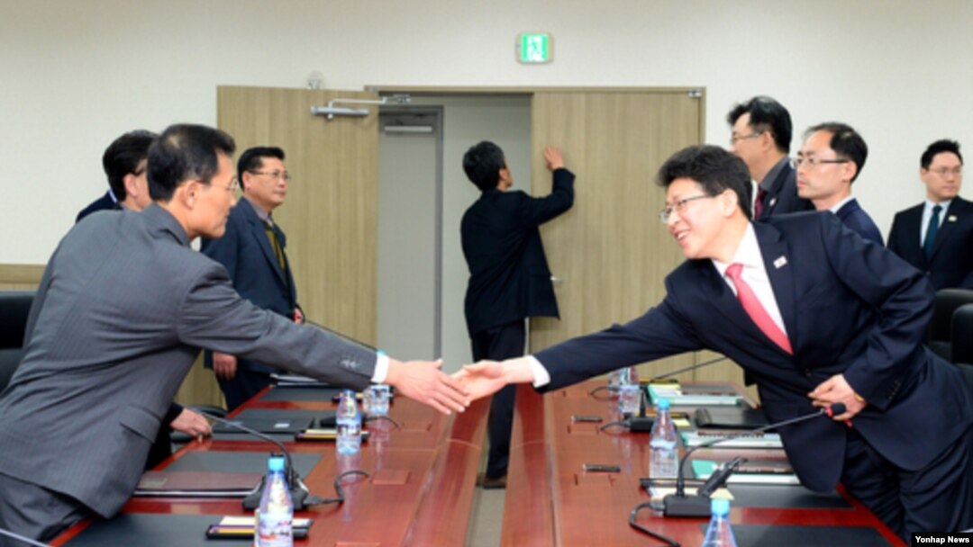 개성공단에서 발생하는 상사 분쟁 사건을 처리할 남북 공동 기구인 상사중재위원회의 첫 회의가 지난 3월 개성공단 종합지원센터에서 열렸다. (자료사진)