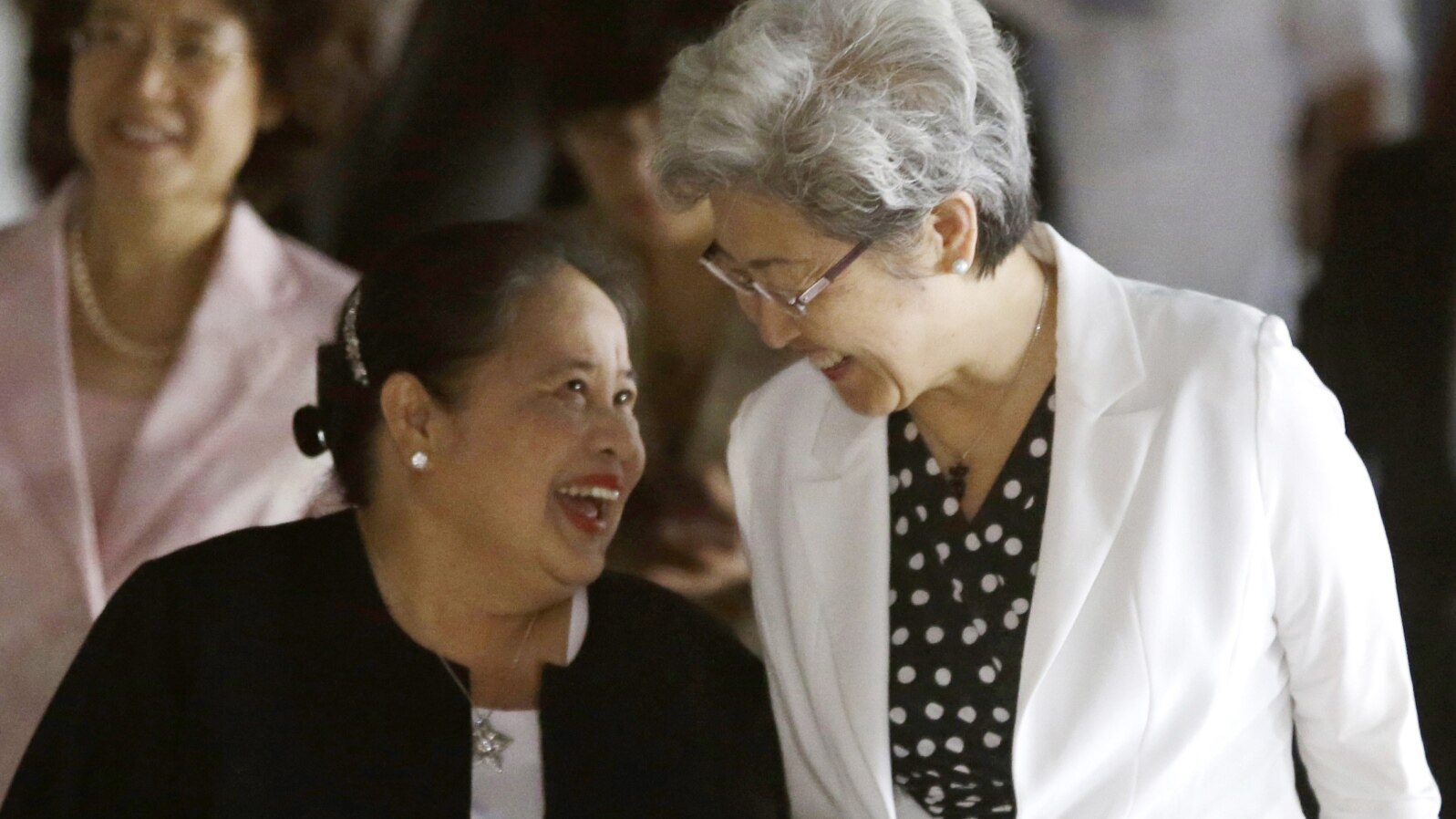 Philippine Undersecretary for Foreign Affairs Erlinda Basilio, left, greets Chinese Vice Foreign Minister and Special envoy Fu Ying prior to their annual talks in Manila, Oct. 19, 2012.