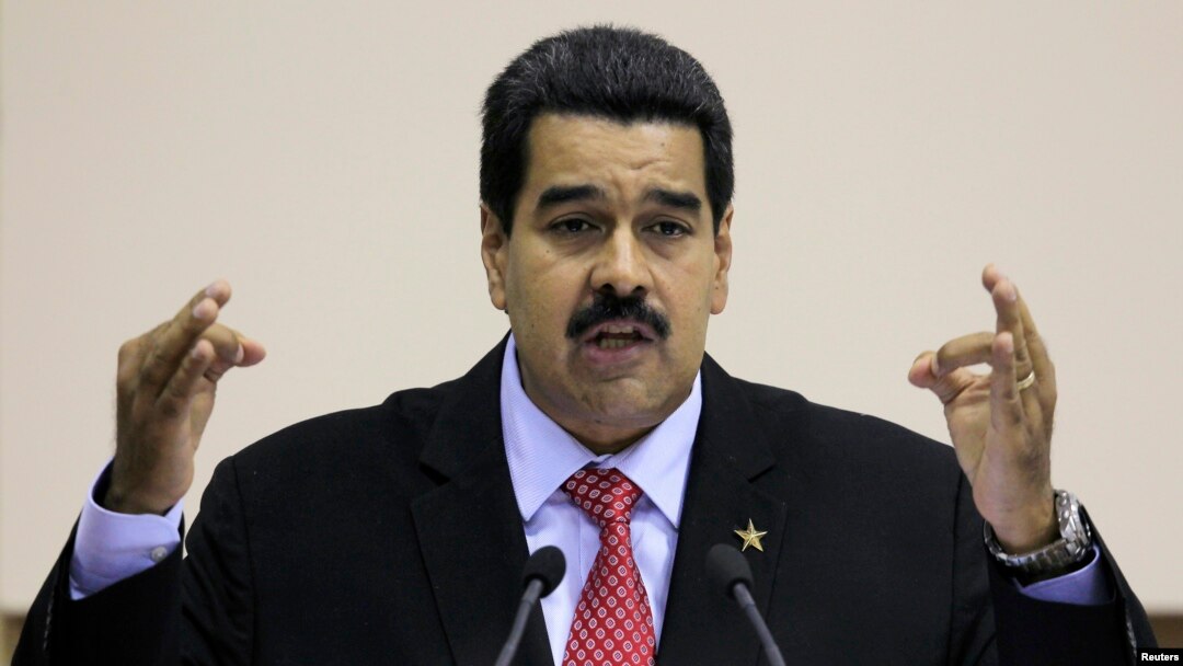 El presidente Nicolás Maduro mantiene el estilo de su antecesor Hugo Chávez al referirse en estos términos a gobiernos y mandatarios que advierten sobre las decisiones en Venezuela. 
