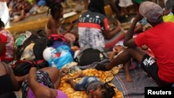 Migrantes haitianos se estacionan en Monterrey, México, aspirando a pasar a Estados Unidos y recibir asilo. Fotod de archivo del 24 de septiembre de 2021. 