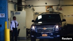 A car reportedly carrying the body of financier Jeffrey Epstein arrives to the medical examiner after he was found dead in his cell in the Manhattan Correctional Center of New York City, New York, Aug. 10, 2019. 