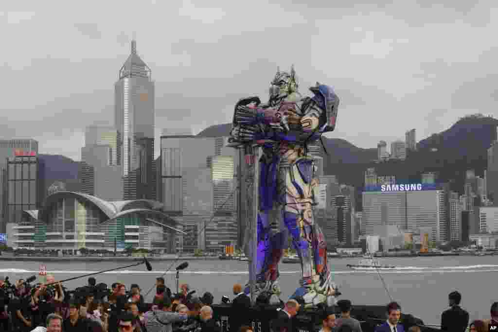 The latest installment in the blockbuster series of "Transformers" films is making its world premier not in the usual entertainment hubs of Los Angeles and New York but in the wealthy Chinese metropolis of Hong Kong.