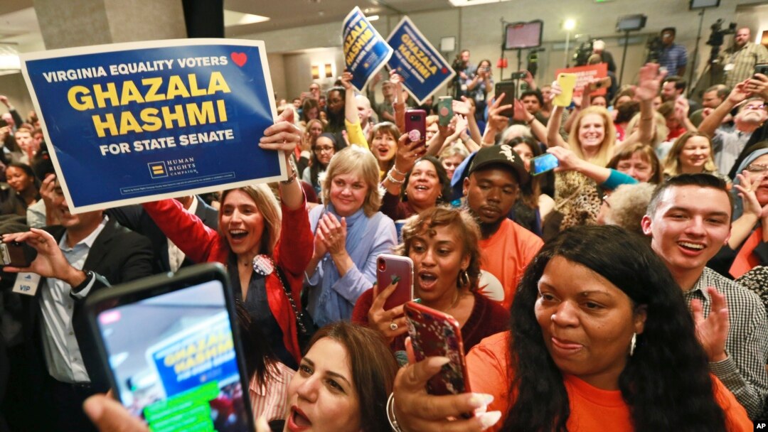 Wafuasi wa chama cha Democratic wakiunga mkono chama chao Richmond, Va., Tuesday, Nov. 5, 2019. 