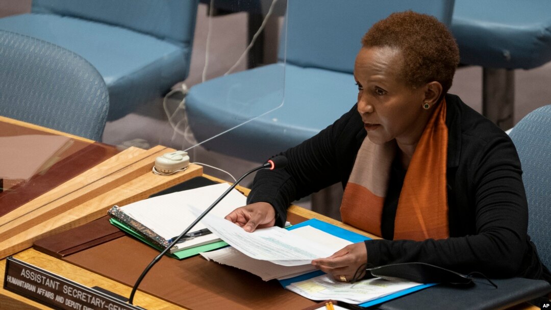 Joyce Msuya, subsecretaria general de Asuntos Humanitarios de las Naciones Unidas y coordinadora adjunta de Socorro de Emergencia, habla durante una reunión del Consejo de Seguridad de la ONU, el martes 29 de marzo de 2022, en la sede de las Naciones Unidas.
