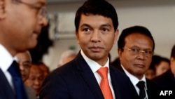 Madagascar's transitional leader Andry Rajoelina (C) attends a ceremony at Antananarivo's Town Hall to commemorate the students' unrest in 1972 which led to the first Republic's fall, May 13, 2013. 