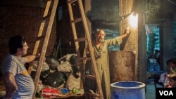 With rates continuing to rise, Egyptian families often reduce costs by limiting lighting to one bulb for an entire room. (H. Elrasam/VOA)