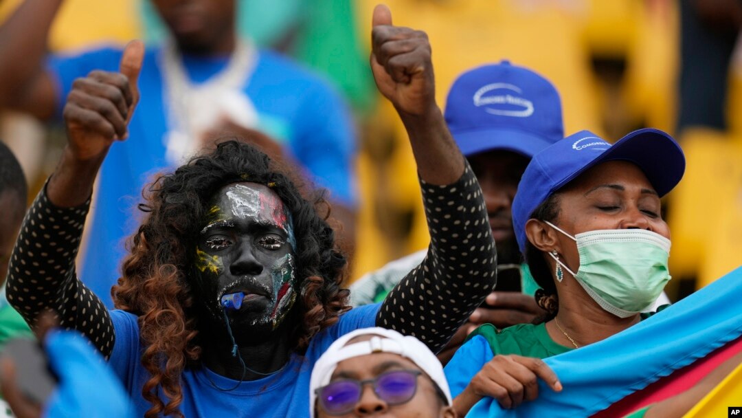 Mashabiki wa timu ya Comoros kabla ya kuanza mechi kati ya Morocco na Comoros.