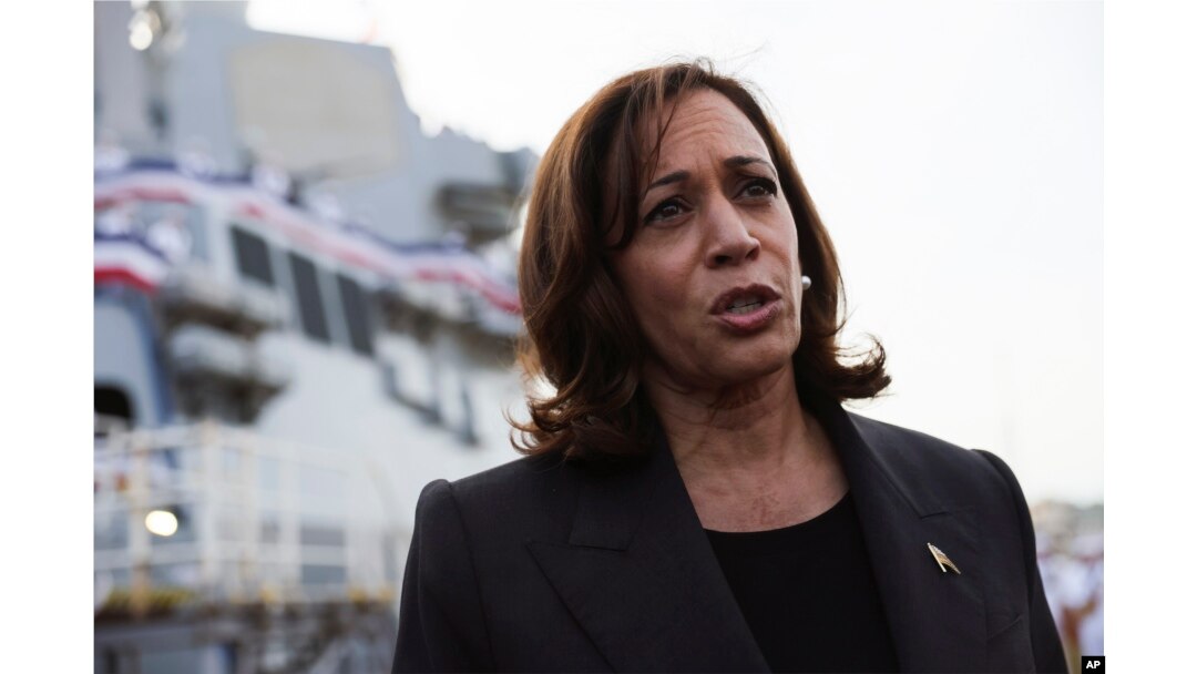 Vis Prezidan Kamala Harris pale ak lapres nan Baz Naval Yokosuka tou pre Tokyo, Japon, Mekredi 28 Sept. 2022.