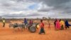 በአየር ንብረት ለውጥ እና በድርቅ ምክንያት አካባቢያቸውን ለቀው የተሰደዱ ሶማሊያውያን፣ በዶላ፣ ሶማሊያ 09/20/22