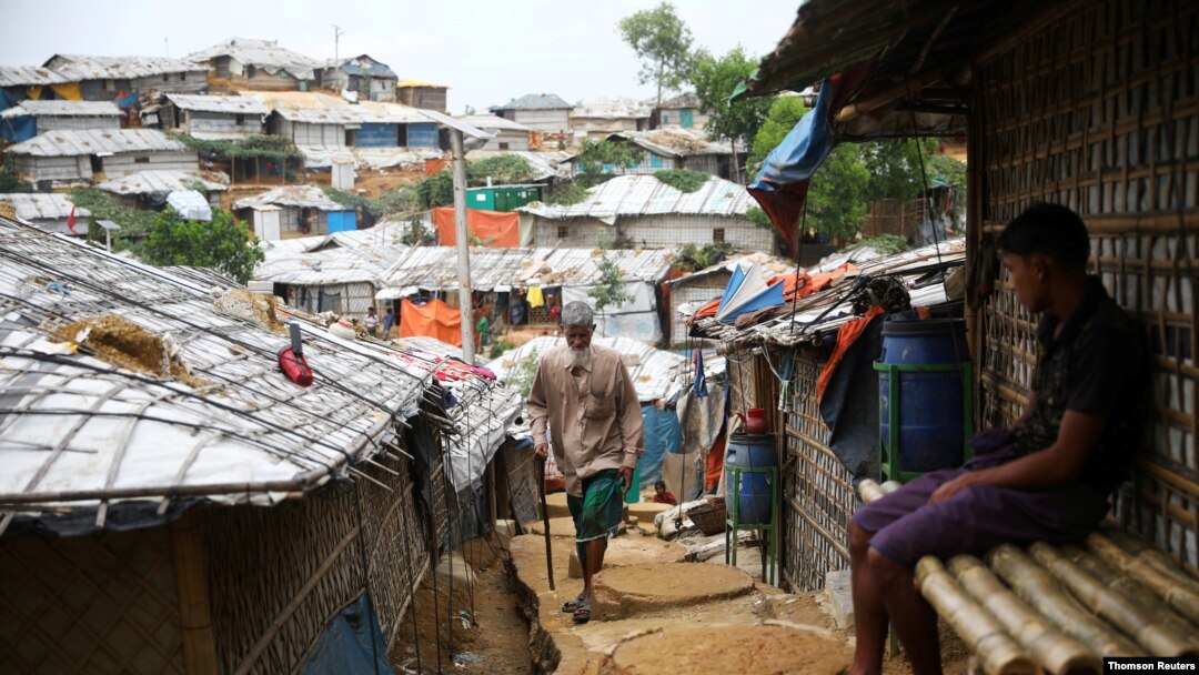 Ciudadanos birmanos de la comunidad rohinyá en el Bazar de Cox, en Bangladés.